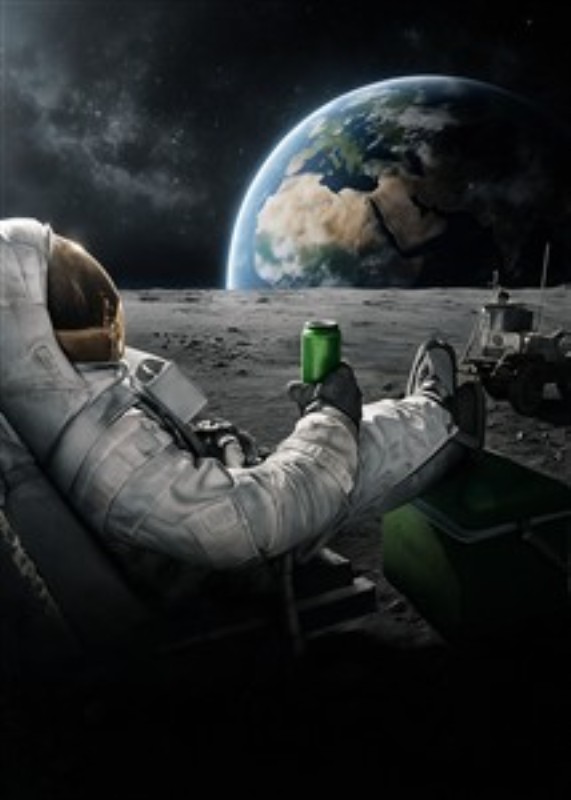 Astronautens Drøm: Udsigt til Jorden fra Månen - Oplev den betagende udsigt fra Månens overflade, hvor en astronaut slapper af med Jorden svævende i baggrunden. Dette unikke kunstværk bringer en følelse af ro og eventyr, perfekt til den drømmende sjæl.