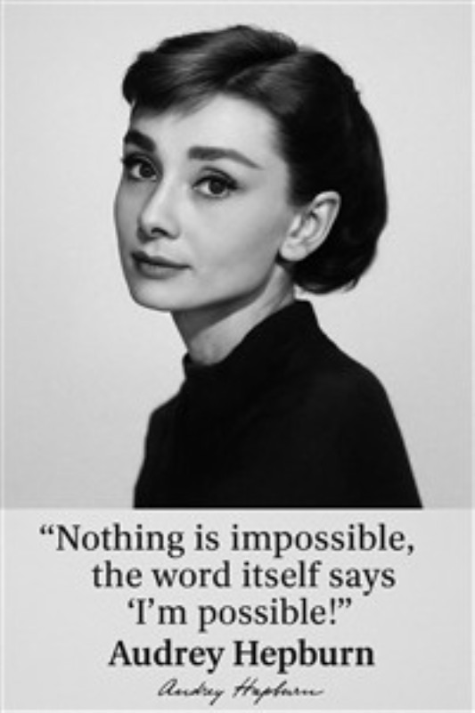 Inspirerende citat fra Audrey Hepburn - Oplev skønheden i muligheder med dette tidløse sort-hvide portræt af Audrey Hepburn, der bærer et motiverende citat. Perfekt til at skabe en inspirerende atmosfære i dit hjem.